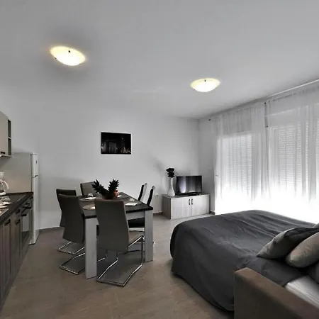 Apartament With Parking Space - 24099 Zadar