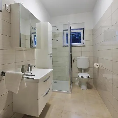 With Parking Space - 24099 Ζαντάρ