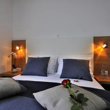 Apartman With Parking Space - 24099 *